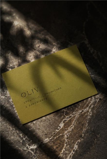 Carte de vizită OLIV pe marmură